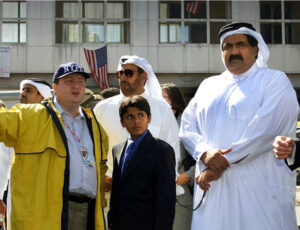 في أول زيارة لزعيم عربي إلى موقع برجي مركز التجارة العالمي بعد هجمات 11 سبتمبر .. أمير قطر يدين الإرهاب ويؤكد أنه جريمة كبرى لا يقرها دين