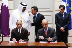 بحضور أمير قطر والرئيس الفرنسي .. الخطوط القطرية توقع “أكبر صفقة” في تاريخ إيرباص