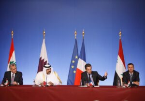 خلال قمة الإليزيه.. أمير قطر يقود وساطة تاريخية تعيد العلاقات بين دمشق وبيروت وساركوزي يشيد بالدور القطري في خدمة السلام