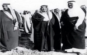 خلال لقاء في فرنسا بحضور صباح الأحمد.. أمير قطر والأمير سلمان يبحثان تطوير العلاقات بين قطر والسعودية