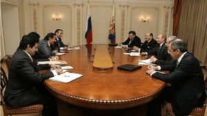 خلال استقباله حمد بن جاسم في موسكو .. بوتين يشيد بالعلاقات الطيبة مع أمير قطر ويؤكد تطابق مصالح البلدين بمجالات كثيرة