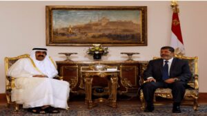 خلال مباحثات في القاهرة .. أمير قطر والرئيس مرسي يستعرضان فرص الاستثمار الواعدة في مصر