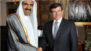 في زيارة التقى خلالها الأمير وولي العهد ورئيس الوزراء .. داود أوغلو في الدوحة لبحث التطورات في سوريا وليبيا ومصر