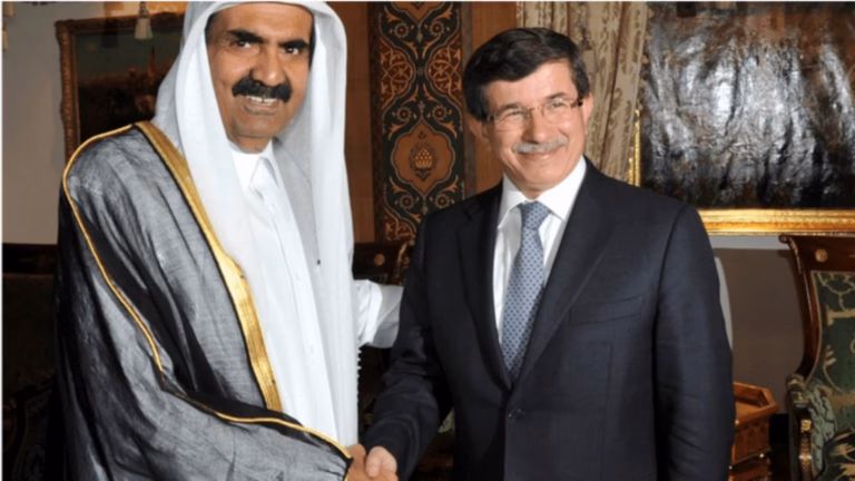 حمد بن خليفة وأحمد داود أوغلو