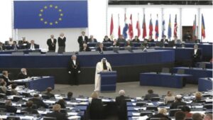 في خطاب أمام البرلمان الأوروبي .. أمير قطر ينتقد معاقبة الغرب للحكومة الفلسطينية بقيادة حماس