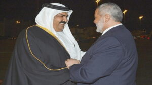 خلال لقاء مع هنية بالدوحة.. أمير قطر يتبنى دفع رواتب القطاع التعليمي الفلسطيني