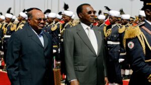 عبر اتصال هاتفي من الخرطوم .. البشير وديبي يشكران أمير قطر على جهوده في إتمام المصالحة بين البلدين