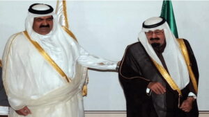 على هامش القمة الخليجية بالدوحة.. أمير قطر يبحث مع خادم الحرمين الشريفين العلاقات الثنائية والتطورات الإقليمية والدولية