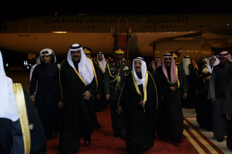 سمو الأمير الشيخ حمد بن خليفة آل ثاني يشارك في القمة العربية الاقتصادية والتنموية والاجتماعية في دولة الكويت