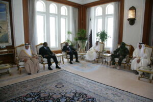 سمو الأمير الشيخ حمد بن خليفة آل ثاني يستقبل وفدي الحكومة السودانية وحركة العدل والمساواة لتوقيع اتفاق حسن النوايا بشأن دارفور