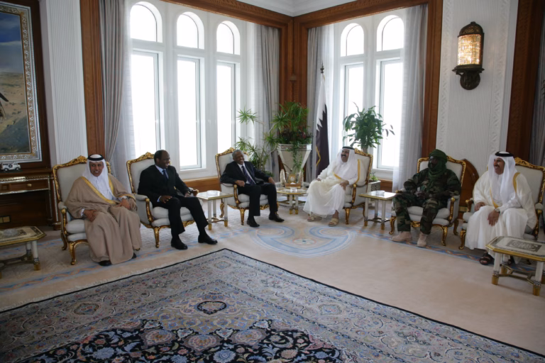 سمو الأمير الشيخ حمد بن خليفة آل ثاني يستقبل وفدي الحكومة السودانية وحركة العدل والمساواة لتوقيع اتفاق حسن النوايا بشأن دارفور