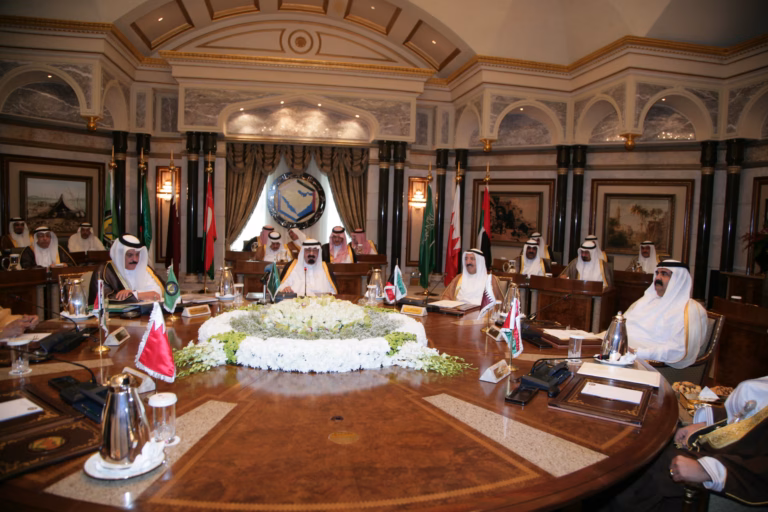 سمو الأمير الشيخ حمد بن خليفة آل ثاني يشارك في الاجتماع التشاوري لقادة دول مجلس التعاون لدول الخليج العربية في المملكة العربية السعودية