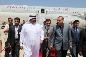 سمو الأمير الشيخ حمد بن خليفة آل ثاني يلتقي رئيس وزراء الجمهورية التركية رجب طيب أردوغان في تركيا