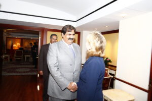 سمو الأمير الشيخ حمد بن خليفة آل ثاني يلتقي وزيرة خارجية الولايات المتحدة الأمريكية هيلاري كلينتون على هامش اجتماعات الأمم المتحدة في نيويورك