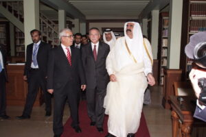 سمو الأمير الشيخ حمد بن خليفة آل ثاني يزور مركز الأبحاث للتاريخ والثقافة الإسلامية في إسطنبول