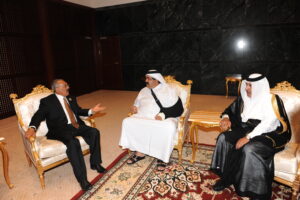 سمو الأمير الشيخ حمد بن خليفة آل ثاني يلتقي رئيس الجمهورية اليمنية في مدينة سرت