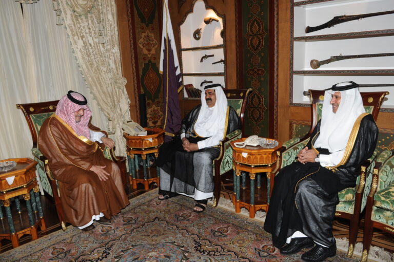 سمو الأمير الشيخ حمد بن خليفة آل ثاني يستقبل وزير خارجية المملكة العربية السعودية في الدوحة