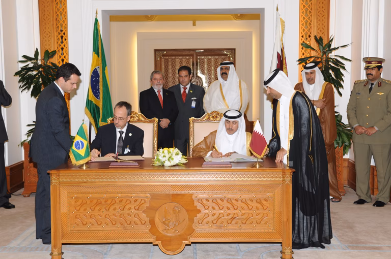 سمو الأمير الشيخ حمد بن خليفة آل ثاني يستقبل رئيس جمهورية البرازيل الاتحادية في الدوحة ويشهد توقيع اتفاقيات