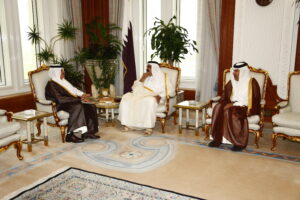 سمو الأمير الشيخ حمد بن خليفة آل ثاني يستقبل نائب رئيس الحرس الوطني بالمملكة العربية السعودية في الدوحة