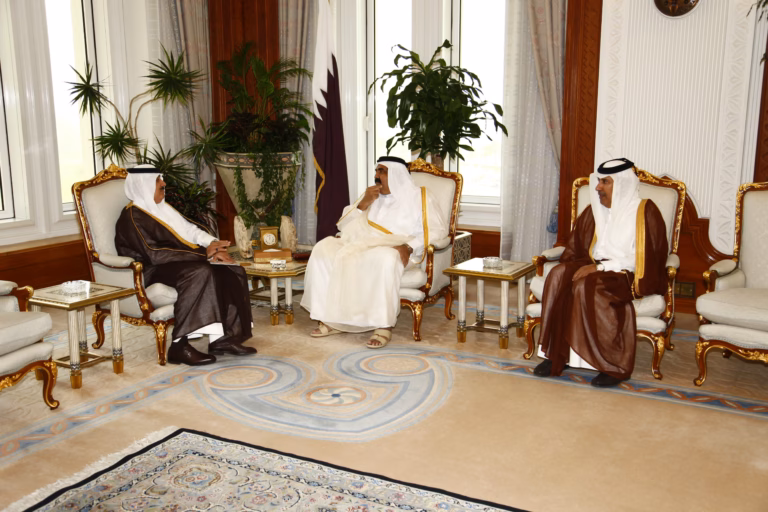 سمو الأمير الشيخ حمد بن خليفة آل ثاني يستقبل نائب رئيس الحرس الوطني بالمملكة العربية السعودية في الدوحة