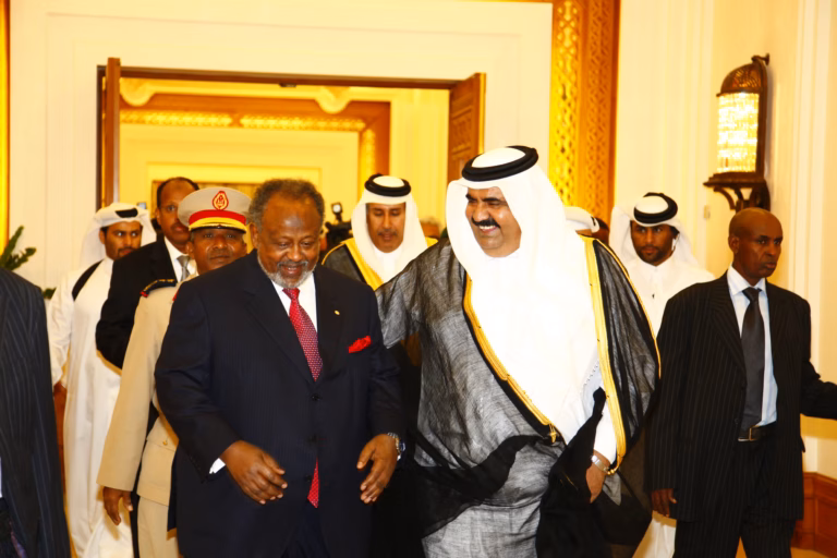 سمو الأمير الشيخ حمد بن خليفة آل ثاني يستقبل رئيس جمهورية جيبوتي في الدوحة