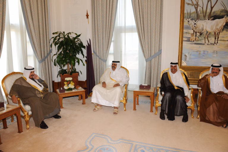 سمو الأمير الشيخ حمد بن خليفة آل ثاني يستقبل رئيس مجلس الوزراء بدولة الكويت في الدوحة