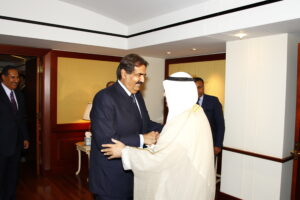 سمو الأمير الشيخ حمد بن خليفة آل ثاني يلتقي رئيس مجلس الوزراء بدولة الكويت في نيويورك
