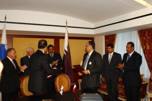 سمو الأمير الشيخ حمد بن خليفة آل ثاني يشهد توقيع مذكرة تفاهم مع رئيس وزراء اليونان في نيويورك
