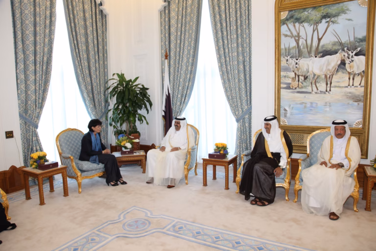 سمو الأمير الشيخ حمد بن خليفة آل ثاني يستقبل رئيسة الاتحاد السويسري في الدوحة