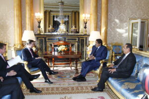 سمو الأمير الشيخ حمد بن خليفة آل ثاني يلتقي نائب رئيس وزراء المملكة المتحدة