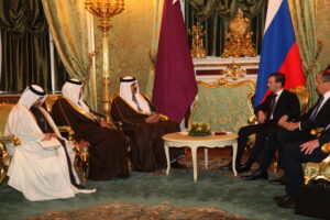 سمو الأمير الشيخ حمد بن خليفة آل ثاني يلتقي رئيس الاتحاد الروسي في موسك