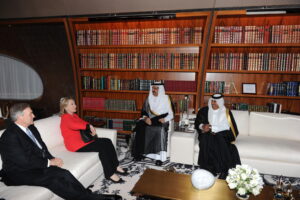 سمو الأمير الشيخ حمد بن خليفة آل ثاني يلتقي وزيرة خارجية الولايات المتحدة الأمريكية في الدوحة