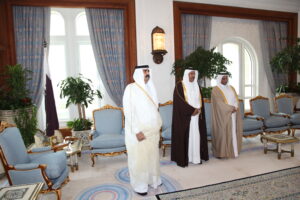 سمو الأمير الشيخ حمد بن خليفة آل ثاني يشهد أداء اليمين الدستورية لوزير الطاقة والصناعة