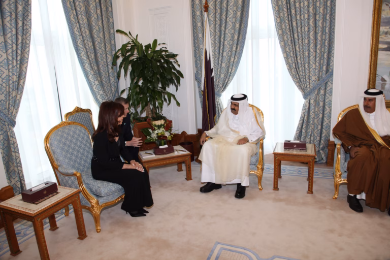 سمو الأمير الشيخ حمد بن خليفة آل ثاني يستقبل رئيسة جمهورية الأرجنتين في الدوحة