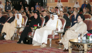 سمو الأمير الشيخ حمد بن خليفة آل ثاني يفتتح مؤتمر تحالف الحضارات في الدوحة
