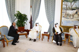 سمو الأمير الشيخ حمد بن خليفة آل ثاني يستقبل رئيس وزراء ماليزيا في الدوحة