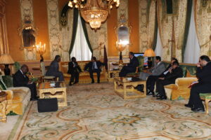 سمو الأمير الشيخ حمد بن خليفة آل ثاني يلتقي رئيس جمهورية تشاد في فرنسا