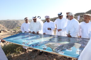سمو الأمير الشيخ حمد بن خليفة آل ثاني يطّلع على مشروع يتي السياحي في مسقط