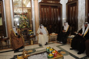 سمو الأمير الشيخ حمد بن خليفة آل ثاني يلتقي أمير دولة الكويت على هامش الدورة الثانية والثلاثين للمجلس الأعلى لمجلس التعاون لدول الخليج العربية في الرياض