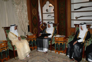 سمو الأمير الشيخ حمد بن خليفة آل ثاني يستقبل وزير الخارجية الإماراتي الشيخ عبدالله بن زايد آل نهيان في الدوحة