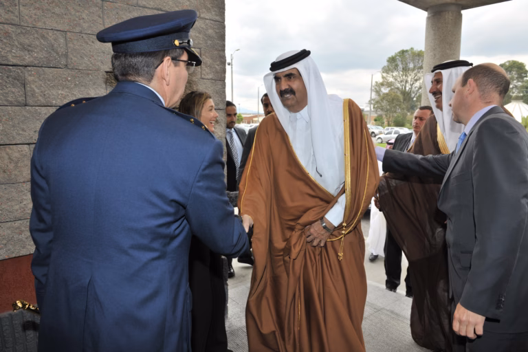 سمو الأمير الشيخ حمد بن خليفة آل ثاني يغادر جمهورية كولومبيا بعد زيارة رسمية استغرقت يومين