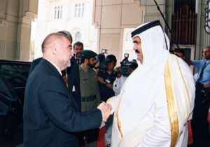سمو الأمير الشيخ حمد بن خليفة آل ثاني يستقبل رئيس جمهورية كرواتيا ستيبان ميسيتش في الدوحة