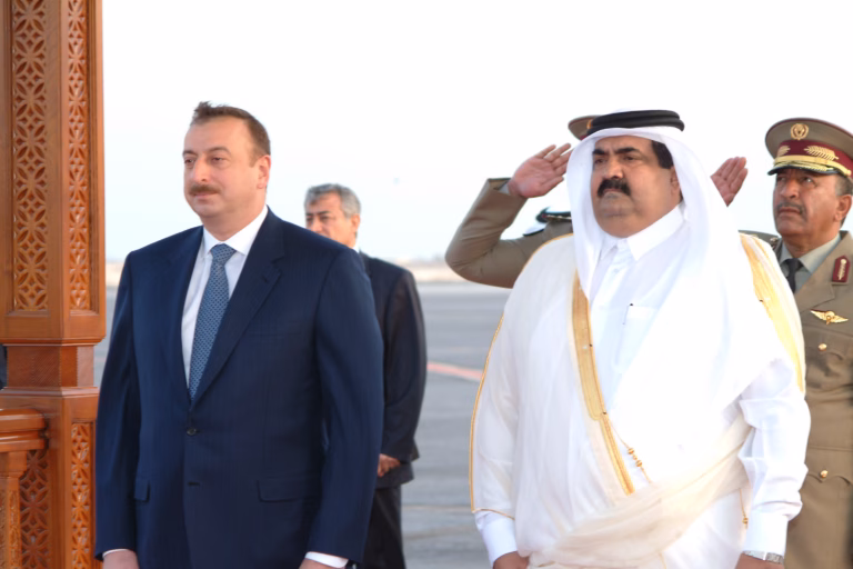 سمو الأمير الشيخ حمد بن خليفة آل ثاني يستقبل رئيس جمهورية أذربيجان إلهام علييف في الدوحة