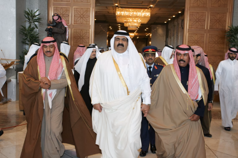 سمو الأمير الشيخ حمد بن خليفة آل ثاني يزور دولة الكويت لتقديم واجب العزاء في وفاة الشيخ جابر الأحمد الجابر الصباح