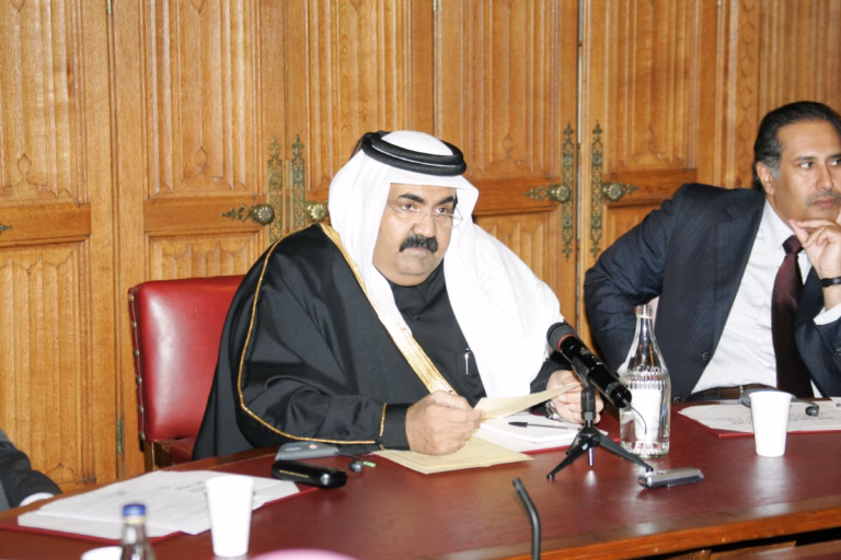 سمو الأمير الشيخ حمد بن خليفة آل ثاني يلتقي أعضاء مجموعة أصدقاء قطر في البرلمان البريطاني في لندن