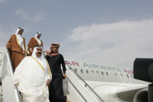 سمو الأمير الشيخ حمد بن خليفة آل ثاني يزور دولة الكويت لتهنئة الأمير صباح الأحمد الجابر الصباح بتولي الحكم
