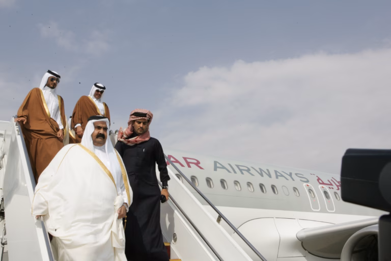 سمو الأمير الشيخ حمد بن خليفة آل ثاني يزور دولة الكويت لتهنئة الأمير صباح الأحمد الجابر الصباح بتولي الحكم
