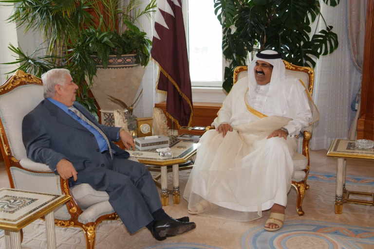 سمو الأمير الشيخ حمد بن خليفة آل ثاني يستقبل وزير الخارجية السوري وليد المعلم في الدوحة