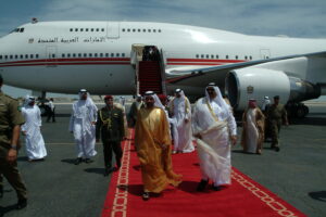 سمو الأمير الشيخ حمد بن خليفة آل ثاني يستقبل الشيخ محمد بن راشد آل مكتوم في الدوحة