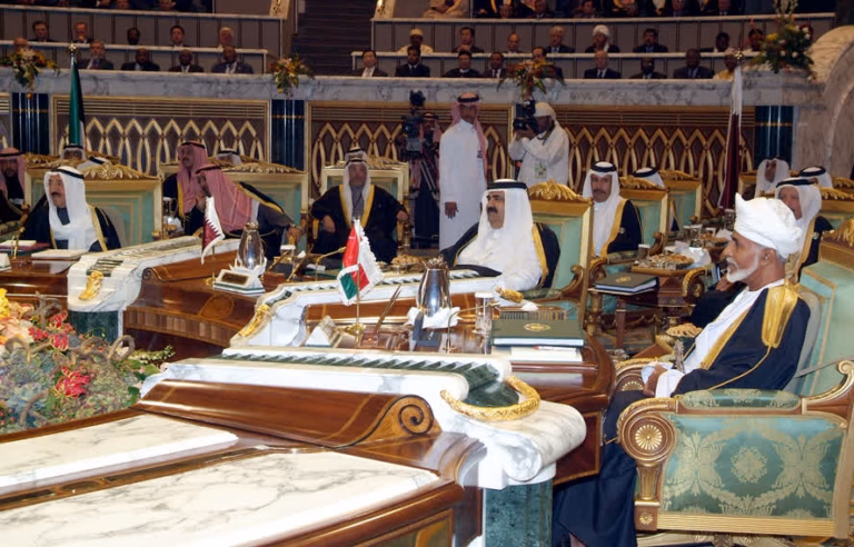 سمو الأمير الشيخ حمد بن خليفة آل ثاني يشارك في الدورة السابعة والعشرين للمجلس الأعلى لمجلس التعاون لدول الخليج العربية في الرياض
